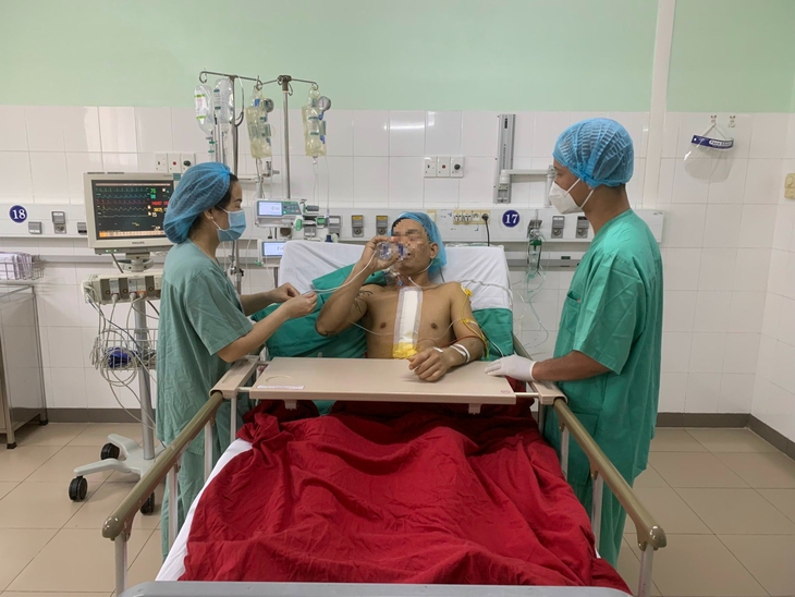 Ca ghép tim xuyên Việt đặc biệt trong trạng thái bình thường mới - Ảnh 4. Ca ghép tim xuyên Việt đặc biệt trong trạng thái bình thường mới - Ảnh 4.
