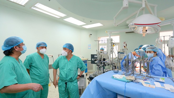 Ca ghép tim xuyên Việt đặc biệt trong trạng thái bình thường mới - Ảnh 2. Ca ghép tim xuyên Việt đặc biệt trong trạng thái bình thường mới - Ảnh 2.