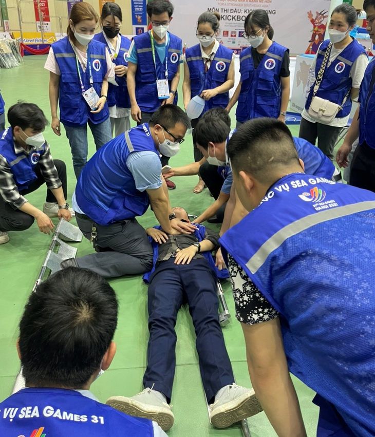 SEA Games 31: Sẵn sàng xử lý tình huống cấp cứu ngừng tim, đột quỵ... - Ảnh 1.