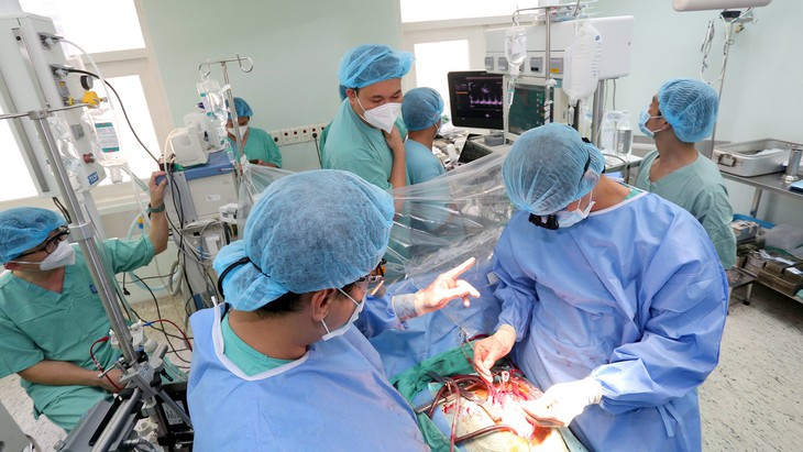 Ca ghép tim xuyên Việt đặc biệt trong trạng thái bình thường mới - Ảnh 1. Ca ghép tim xuyên Việt đặc biệt trong trạng thái bình thường mới - Ảnh 1.