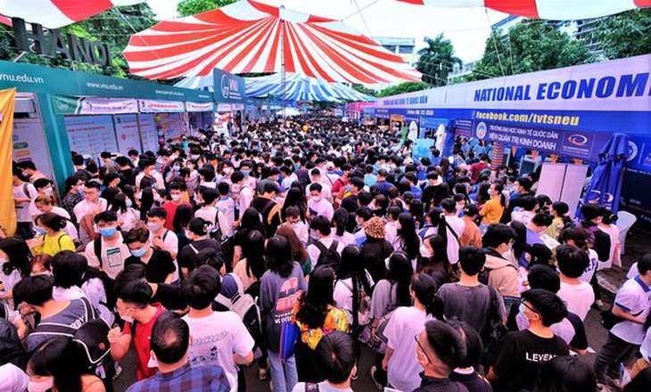 "Ngày hội Tư vấn tuyển sinh - hướng nghiệp" có quy mô lớn nhất từ trước tới nay - Ảnh 8. "Ngày hội Tư vấn tuyển sinh - hướng nghiệp" có quy mô lớn nhất từ trước tới nay - Ảnh 8.