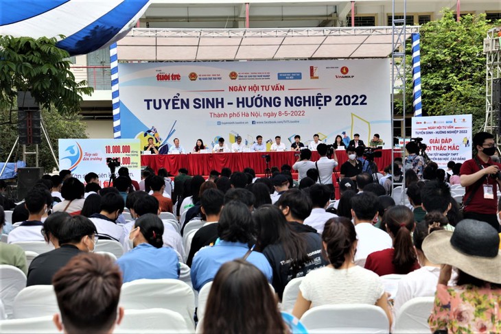 "Ngày hội Tư vấn tuyển sinh - hướng nghiệp" có quy mô lớn nhất từ trước tới nay - Ảnh 10. "Ngày hội Tư vấn tuyển sinh - hướng nghiệp" có quy mô lớn nhất từ trước tới nay - Ảnh 10.