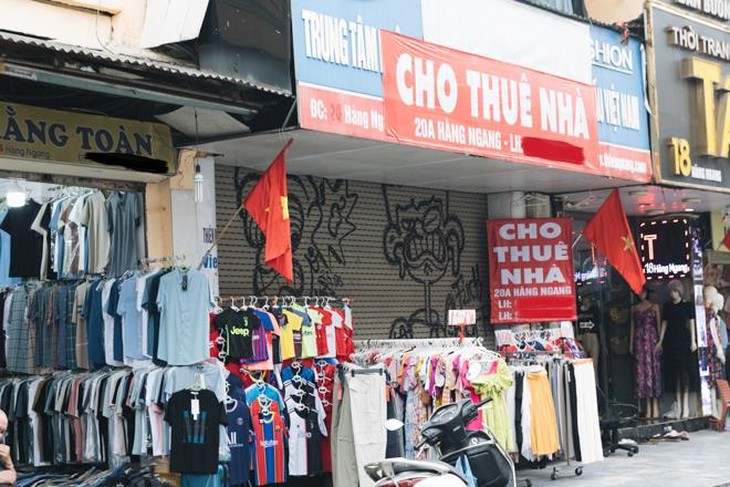Treo biển tìm khách cả năm trời, nhà cho thuê trên "phố vàng" Hà Nội vẫn ế dài - Ảnh 1.