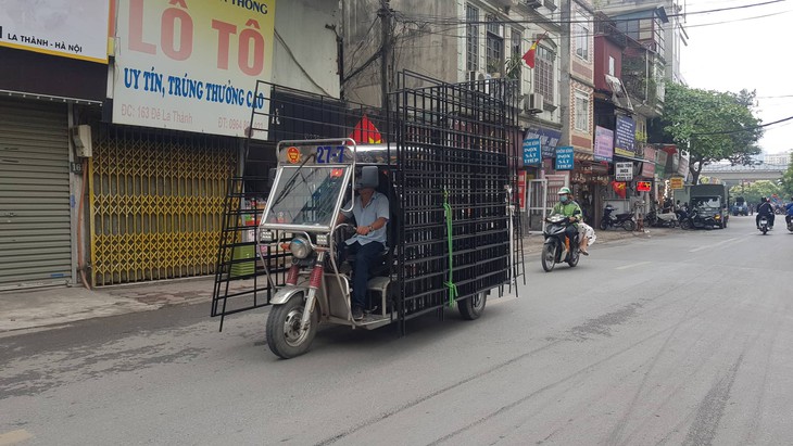 Hà Nội chỉ đạo nóng sau vụ xe tự chế chở sắt lao vào đầu xe buýt - Ảnh 4.