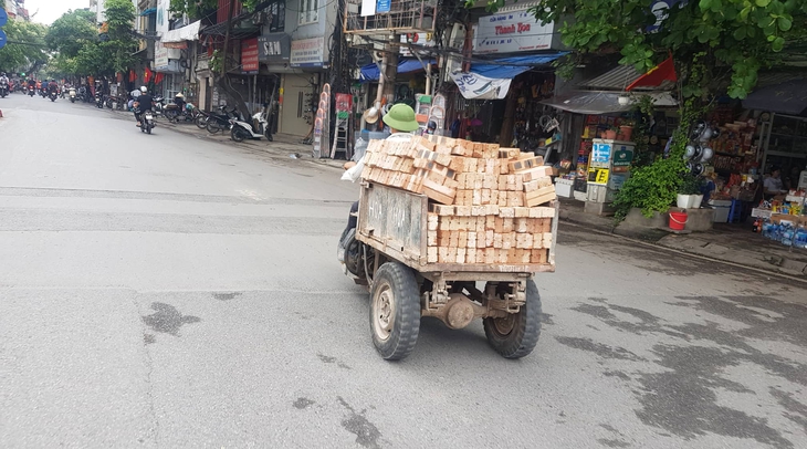 Hà Nội chỉ đạo nóng sau vụ xe tự chế chở sắt lao vào đầu xe buýt - Ảnh 5.