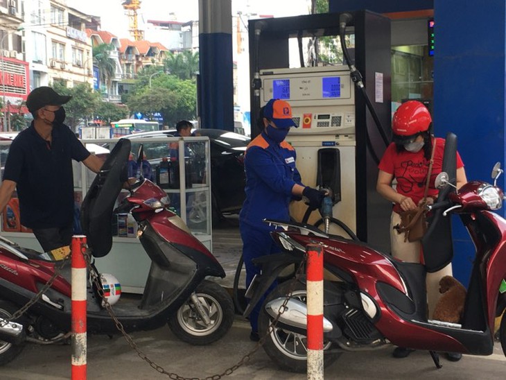 Giá xăng tăng lần thứ 5 liên tiếp, vượt 31.000 đồng/lít - Ảnh 1.