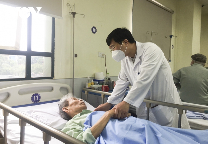Không thể đi tiểu, cụ ông tá hoả khi biết mình mang khối u 'siêu to khổng lồ' - Ảnh 1. Không thể đi tiểu, cụ ông tá hoả khi biết mình mang khối u 'siêu to khổng lồ' - Ảnh 1.