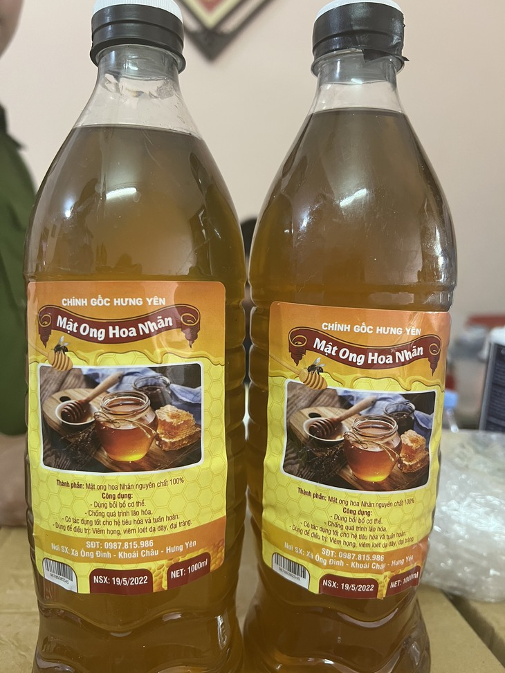 Hà Nội: Một cơ sở sản xuất hàng nghìn lít mật ong giả - Ảnh 3. Hà Nội: Một cơ sở sản xuất hàng nghìn lít mật ong giả - Ảnh 3.