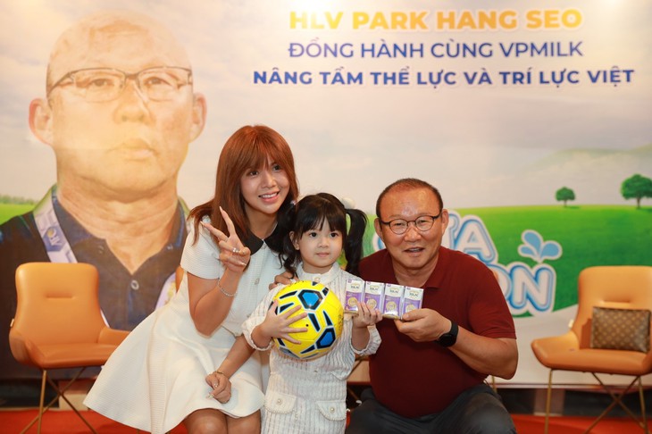 HLV Park Hang Seo cùng VPMilk khởi động dự án "Nâng cao tầm vóc Việt" cho trẻ em suy dinh dưỡng - Ảnh 2.