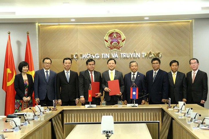 Xây dựng chương trình đối tác số toàn diện Việt Nam - Lào