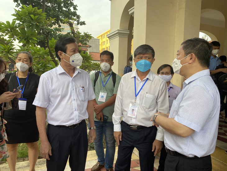Hơn 94.000 thí sinh tại TP.HCM bước vào môn thi đầu tiên của kỳ thi tuyển lớp 10 - Ảnh 1. Hơn 94.000 thí sinh tại TP.HCM bước vào môn thi đầu tiên của kỳ thi tuyển lớp 10 - Ảnh 1.