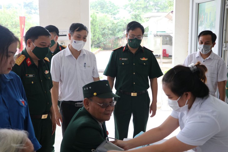 Thầy thuốc khám bệnh miễn phí tri ân người có công với cách mạng - Ảnh 8.