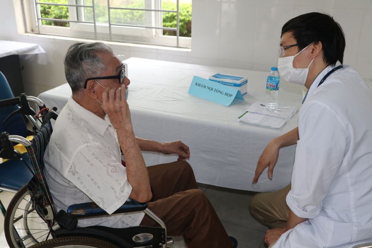Thầy thuốc khám bệnh miễn phí tri ân người có công với cách mạng - Ảnh 15.