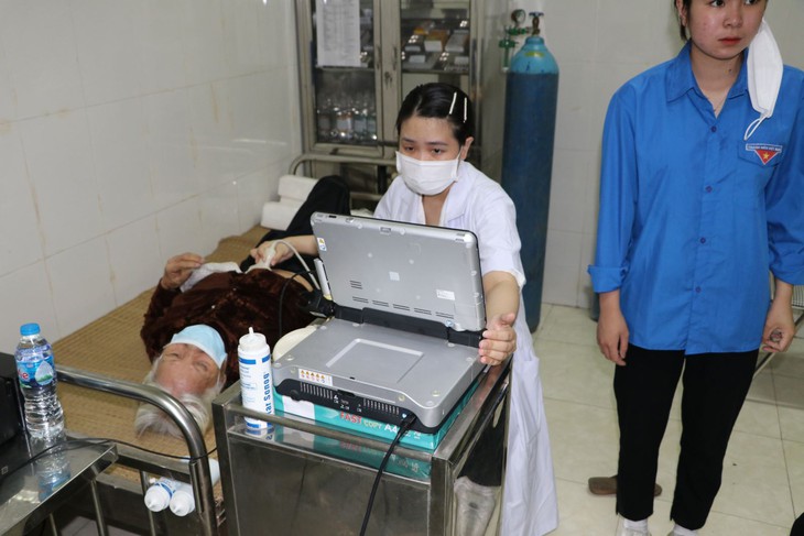 Thầy thuốc khám bệnh miễn phí tri ân người có công với cách mạng - Ảnh 14.