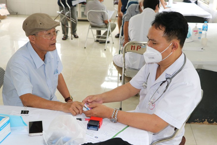 Thầy thuốc khám bệnh miễn phí tri ân người có công với cách mạng - Ảnh 16.