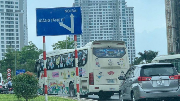 Lập biên bản vi phạm nhiều xe khách gắn BKS nước ngoài hoạt động tại Việt Nam - Ảnh 3. Lập biên bản vi phạm nhiều xe khách gắn BKS nước ngoài hoạt động tại Việt Nam - Ảnh 3.