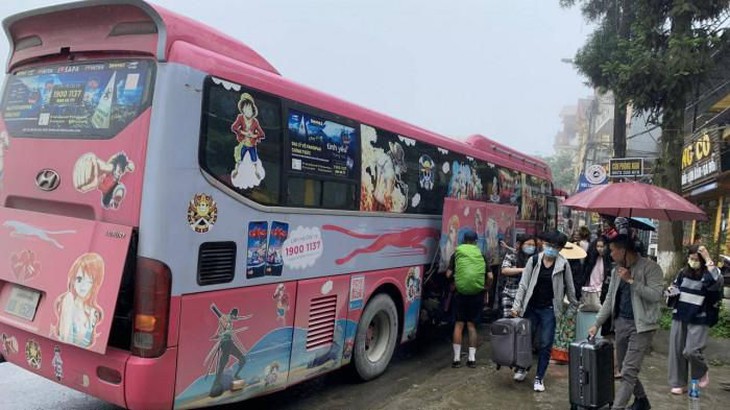Lập biên bản vi phạm nhiều xe khách gắn BKS nước ngoài hoạt động tại Việt Nam - Ảnh 2. Lập biên bản vi phạm nhiều xe khách gắn BKS nước ngoài hoạt động tại Việt Nam - Ảnh 2.