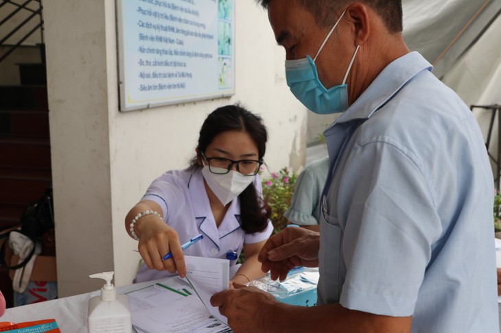 Thầy thuốc khám bệnh miễn phí tri ân người có công với cách mạng - Ảnh 7.