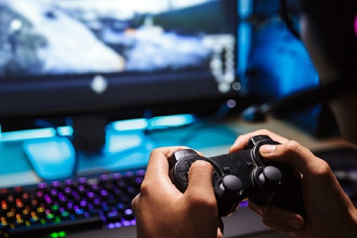 Những người chơi game game online hoặc vào mạng xã hội trên 2 giờ mỗi ngày, kéo dài theo tháng, năm được coi là "nghiện"mạng xã hội.