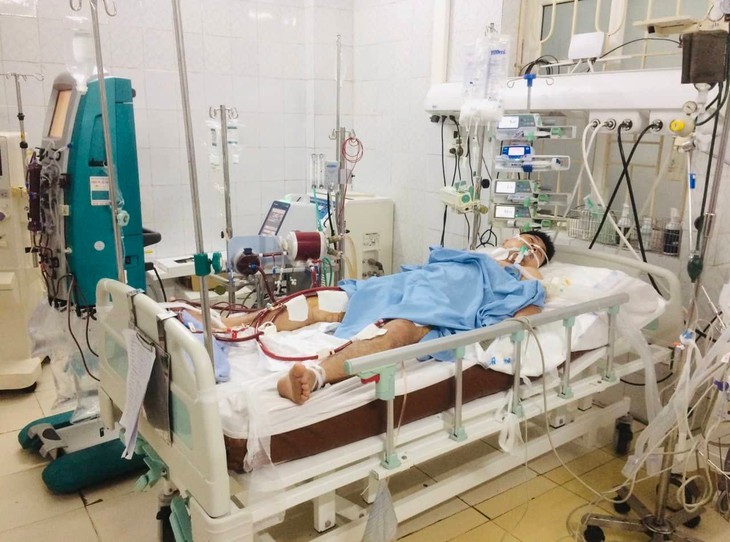 Thanh Hóa: Cứu sống ngoạn mục 1 bệnh nhân đặc biệt nhờ thực hiện đồng thời kỹ thuật ECMO và can thiệp tim mạch - Ảnh 2. Thanh Hóa: Cứu sống ngoạn mục 1 bệnh nhân đặc biệt nhờ thực hiện đồng thời kỹ thuật ECMO và can thiệp tim mạch - Ảnh 2.