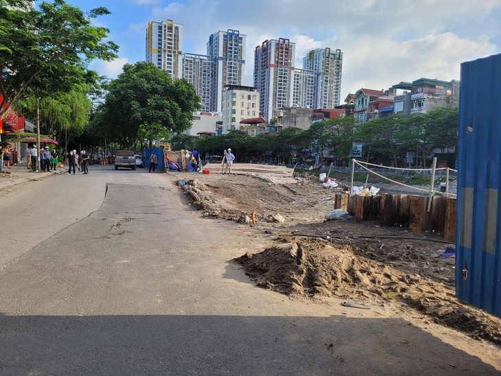 Đã 'vá đường' xong khu vực sụt lún tại Hà Nội - Ảnh 3.
