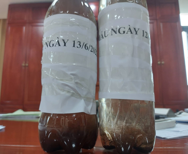 Nước sạch nhưng "vàng óng"... - Ảnh 1.