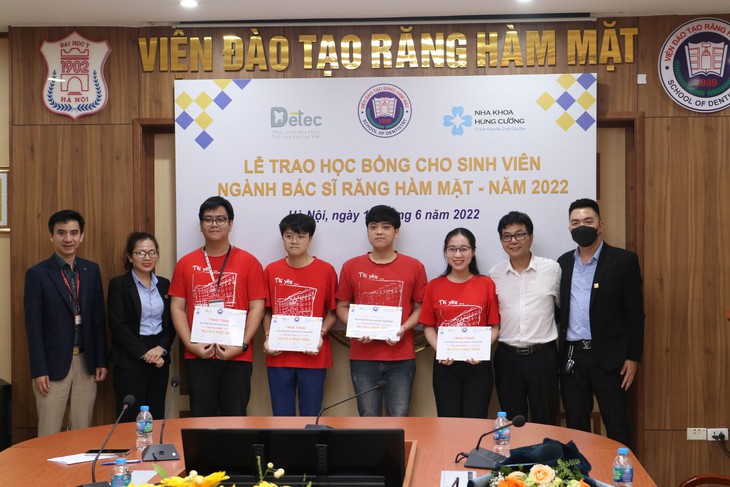 Trao học bổng cho sinh viên ngành Bác sĩ Răng Hàm Mặt 2022 - Ảnh 5. Trao học bổng cho sinh viên ngành Bác sĩ Răng Hàm Mặt 2022 - Ảnh 5.