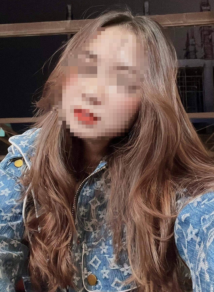 Khởi tố vụ án, thực nghiệm hiện trường vụ nữ sinh 22 tuổi nghi bị bạn trai đánh tử vong - Ảnh 4. Khởi tố vụ án, thực nghiệm hiện trường vụ nữ sinh 22 tuổi nghi bị bạn trai đánh tử vong - Ảnh 4.
