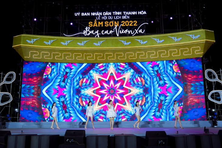 Cuối tuần, đến Sầm Sơn nghe nhạc Quốc tế và sôi động với Lễ hội Carnival đường phố - Ảnh 1.