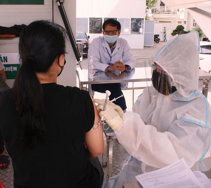 Nhiều địa phương tiêm vaccine COVID-19 mũi nhắc lại an toàn  - Ảnh 3.