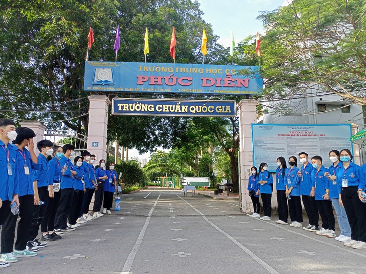 Thi vào lớp 10 Hà Nội: Sáng nay, thí sinh chính thức bắt đầu "cuộc đua" với bài thi Ngữ văn - Ảnh 1.