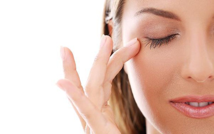 7 cách chăm sóc da mắt để duy trì vẻ ngoài trẻ trung
