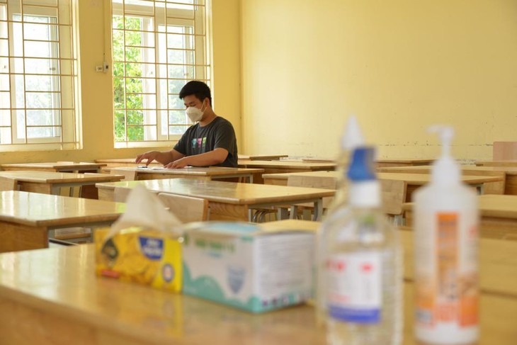 Thi vào lớp 10 tại Hà Nội: 41 thí sinh diện F0 tự nguyện tham đự kỳ thi - Ảnh 4. Thi vào lớp 10 tại Hà Nội: 41 thí sinh diện F0 tự nguyện tham đự kỳ thi - Ảnh 4.