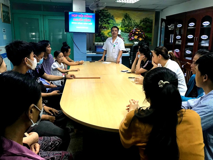 Y bác sĩ, cán bộ y tế cũng là “chiến sĩ thông tin” - Ảnh 4. Y bác sĩ, cán bộ y tế cũng là “chiến sĩ thông tin” - Ảnh 4.