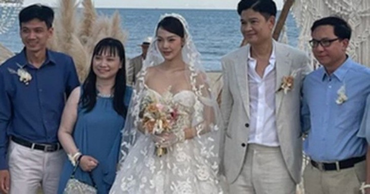 Cô dâu Minh Hằng nhắn chồng đại gia: Muốn được là bông hoa duy nhất của anh từ nay tới cuối đời