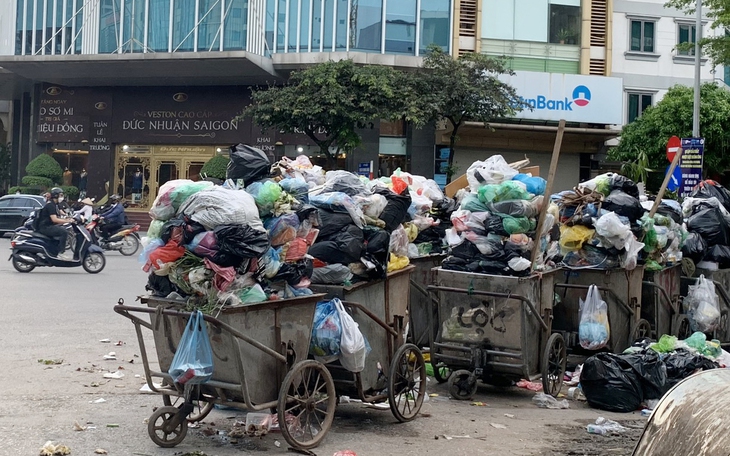 Hà Nội yêu cầu đến hết ngày 20/6 xử lý xong tình trạng ùn ứ rác thải gây ô nhiễm môi trường