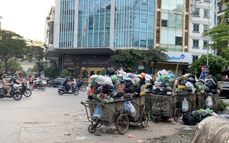 Hà Nội yêu cầu đến hết ngày 20/6 xử lý xong tình trạng ùn ứ rác thải gây ô nhiễm môi trường - Ảnh 3. Hà Nội yêu cầu đến hết ngày 20/6 xử lý xong tình trạng ùn ứ rác thải gây ô nhiễm môi trường - Ảnh 3.