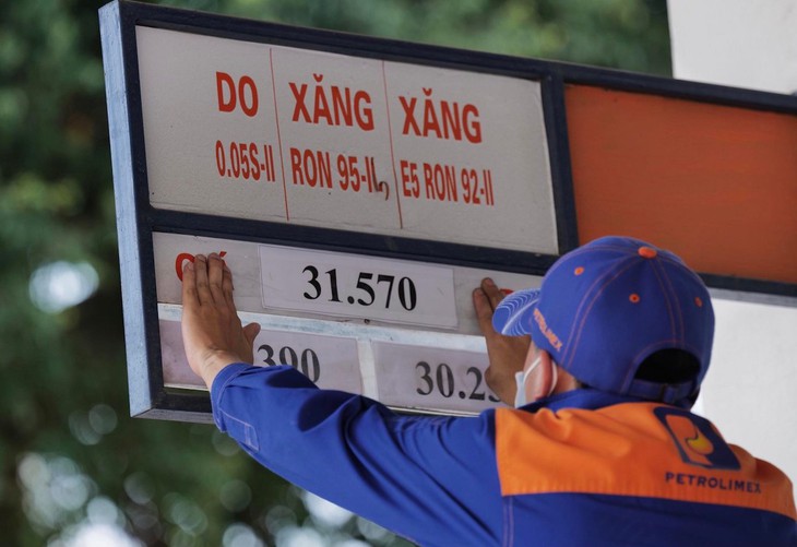 Giá xăng tiếp tục tăng lần thứ 7 liên tiếp, tiến sát 33.000 đồng/lít? - Ảnh 2.