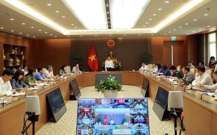 Tháo gỡ khó khăn, không để thiếu thuốc, vật tư, trang thiết bị y tế