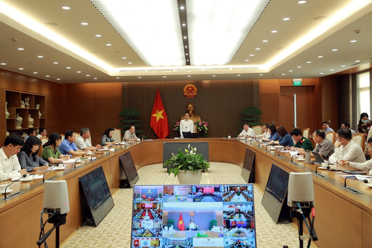 Tháo gỡ khó khăn, không để thiếu thuốc, vật tư, trang thiết bị y tế - Ảnh 1.