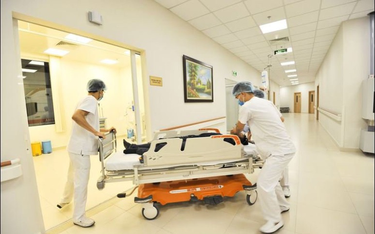Nam thanh niên xuất huyết não sau đi tắm hồ bơi