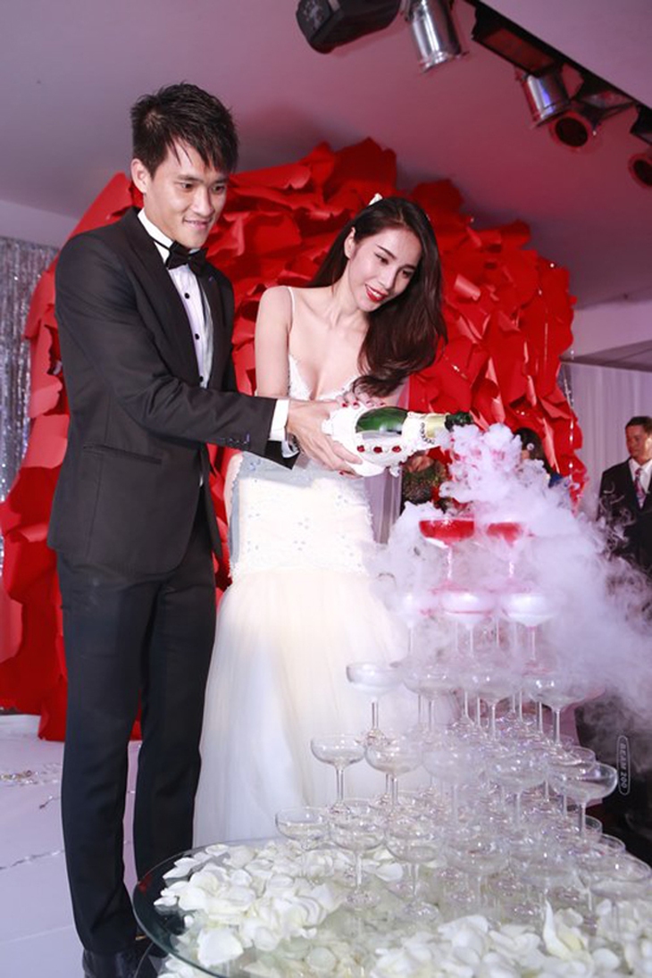 Công Vinh: Huyền thoại bóng đá Việt Nam giờ ra sao sau 8 năm kết hôn với ca sĩ Thủy Tiên? - Ảnh 7. Công Vinh: Huyền thoại bóng đá Việt Nam giờ ra sao sau 8 năm kết hôn với ca sĩ Thủy Tiên? - Ảnh 7.