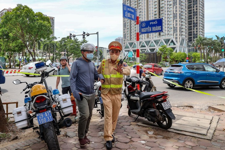 Nhiều lái xe bị phạt kịch khung trong ngày Hà Nội nóng đỉnh điểm vì... uống bia giải nhiệt - Ảnh 5. Nhiều lái xe bị phạt kịch khung trong ngày Hà Nội nóng đỉnh điểm vì... uống bia giải nhiệt - Ảnh 5.