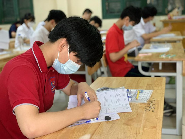 Hà Nội: Gần 12.000 thí sinh tranh 1.750 suất vào 4 trường chuyên - Ảnh 2. Hà Nội: Gần 12.000 thí sinh tranh 1.750 suất vào 4 trường chuyên - Ảnh 2.