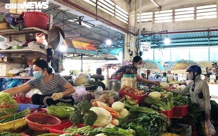 Không chống đỡ nổi cơn bão giá, vợ chồng con cái bỏ phố về quê