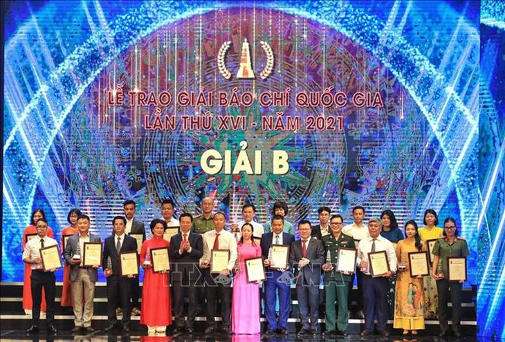 "Tiêu cực cấp thẻ nhận diện luồng xanh" của Báo Sức khỏe và Đời sống vinh đạt Giải Báo chí quốc gia lần thứ XVI - Ảnh 5. "Tiêu cực cấp thẻ nhận diện luồng xanh" của Báo Sức khỏe và Đời sống vinh đạt Giải Báo chí quốc gia lần thứ XVI - Ảnh 5.