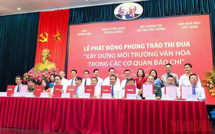 Phát động phong trào thi đua 'Xây dựng môi trường văn hóa trong các cơ quan báo chí' - Ảnh 2. Phát động phong trào thi đua 'Xây dựng môi trường văn hóa trong các cơ quan báo chí' - Ảnh 2.