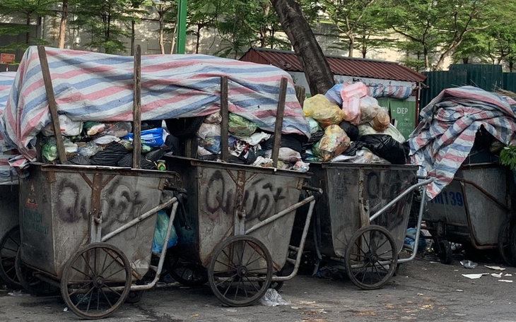 Rác thải bị ùn ứ suốt nhiều ngày qua, Hà Nội chỉ đạo xử lý thế nào?