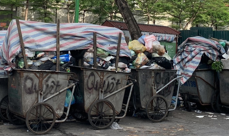 Rác thải bị ùn ứ suốt nhiều ngày qua, Hà Nội chỉ đạo xử lý thế nào? - Ảnh 2.