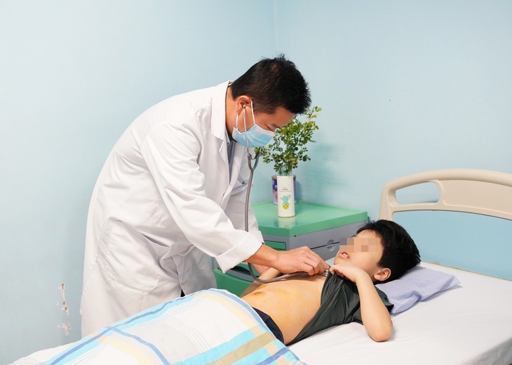 Điều trị viêm ruột thừa thông thường bằng phẫu thuật chủ yếu là nội soi sẽ giúp bệnh nhân hồi phục nhanh hơn, vết thương ít đau và ít để lại sẹo. Điều trị viêm ruột thừa thông thường bằng phẫu thuật chủ yếu là nội soi sẽ giúp bệnh nhân hồi phục nhanh hơn, vết thương ít đau và ít để lại sẹo.